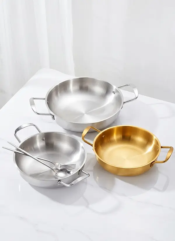 Commercial-grade cooking pots and catering holloware series manufactured for hospitality distributors.